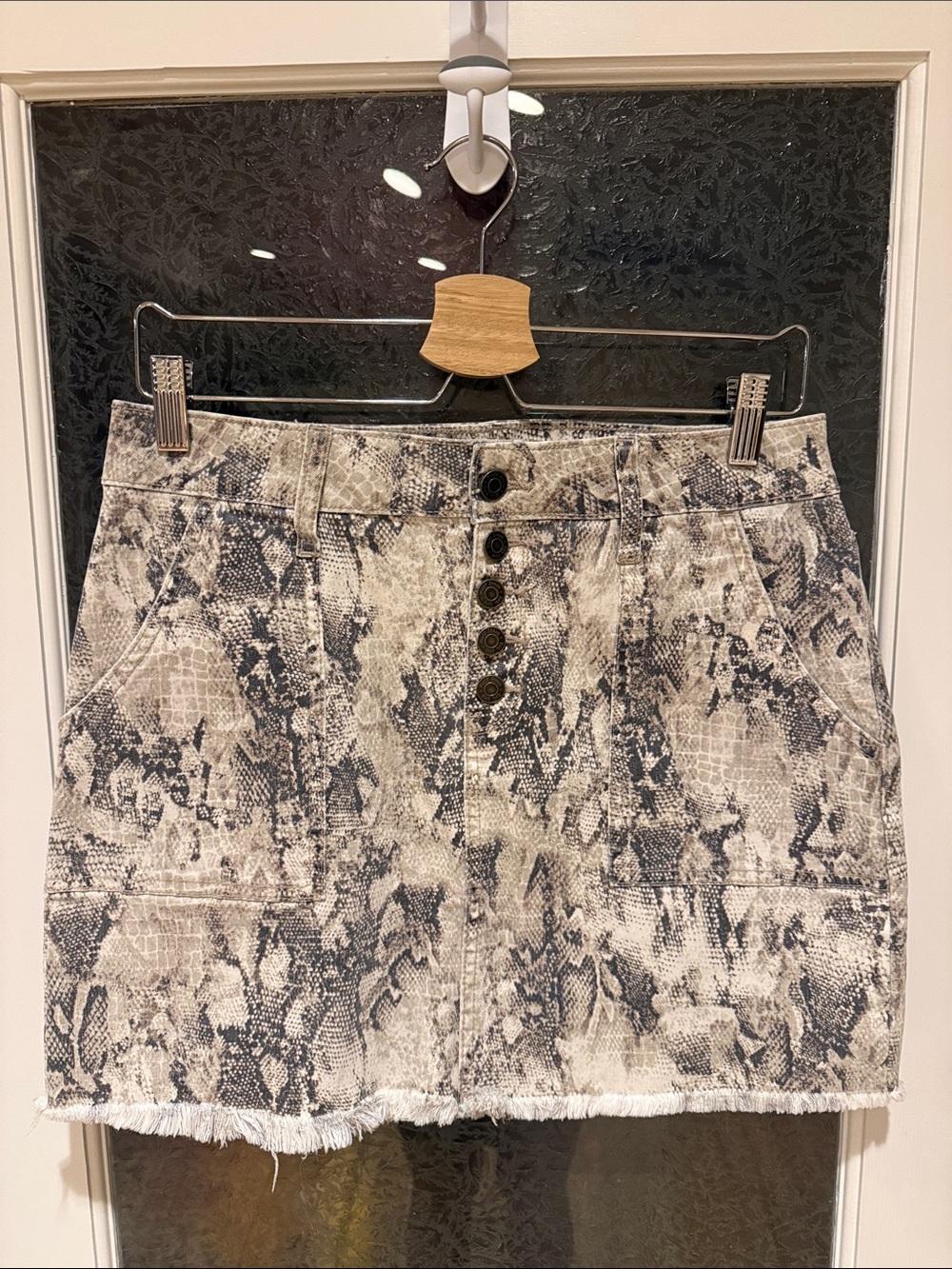 MUDD Snake-Print Denim Flex-Stretch Mini Skirt in Black and Cream